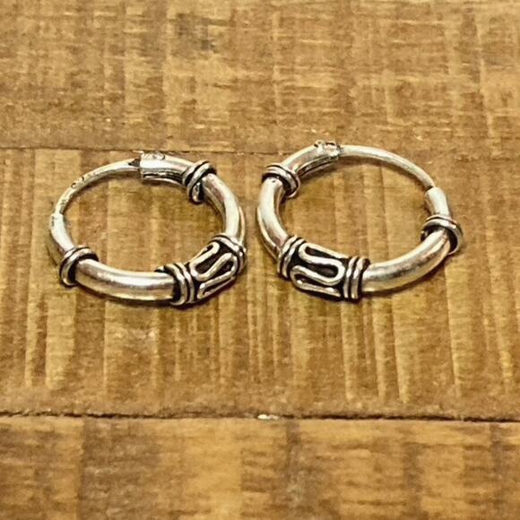 Vintage Boho 925 Silver Ornate Huggie Earrings - Picture 1 of 4